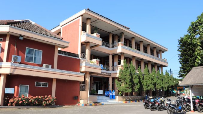 Universitas Ngudi Waluyo.