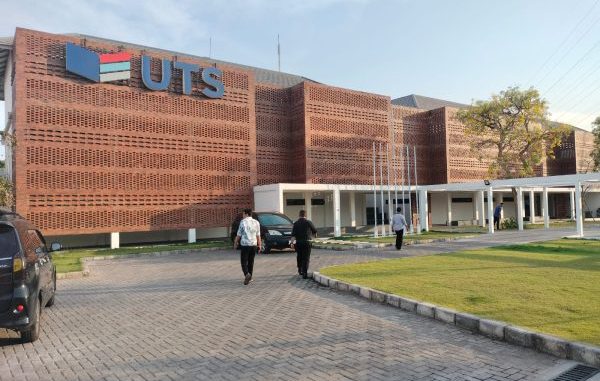 Universitas Teknologi Surabaya
